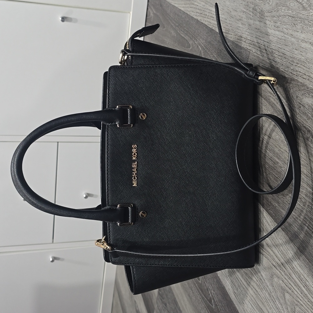 Michael Kors Selma Black Saffiano Leather Satchel Gold Hardware - Picture 2 of 11